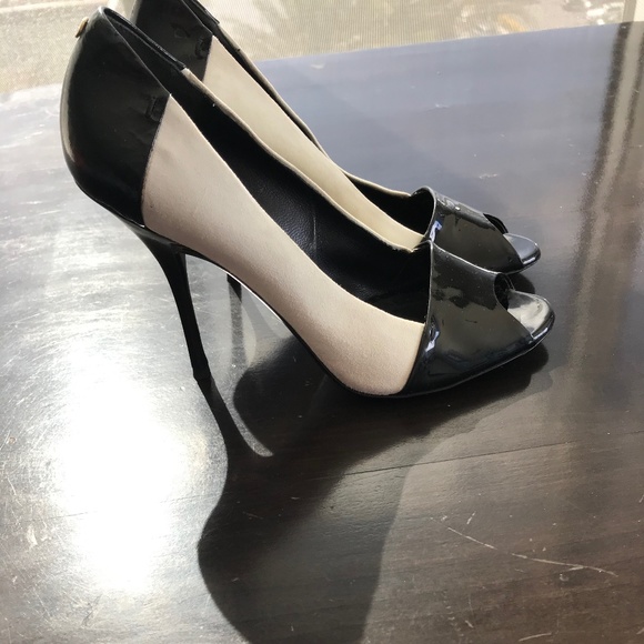 I’m Sandra. Stop by, take a look at my Vintage Designer Clothing closet! - Picture 2 of 16